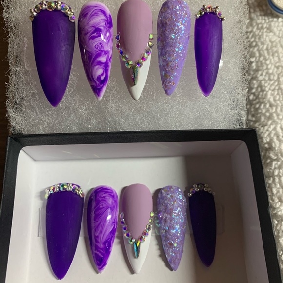 Handmade Luxury Press on Nails - Picture 2 of 6